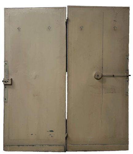 Suite de deux portes a panneaux moulurés XIX siècle