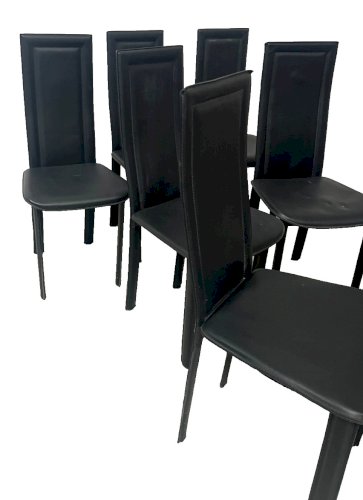 Suite de huit chaises design en cuir noir XX siècle