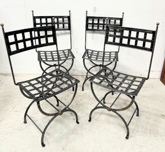 Suite de quatre chaise de véranda en fer forgé XX siècle