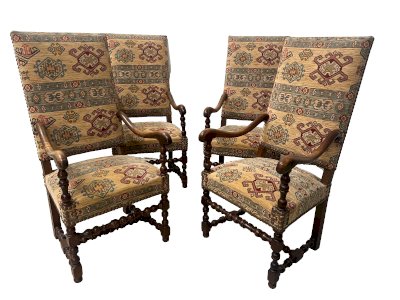 Suite de quatre fauteuils de style Louis XIII a haut dossier XX siècle