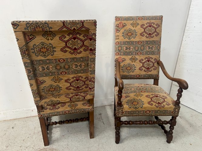 Suite de quatre fauteuils de style Louis XIII a haut dossier XX siècle