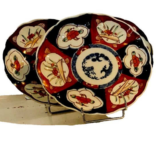 Suite de six assiettes a décor IMARI en porcelaine XIX siècle