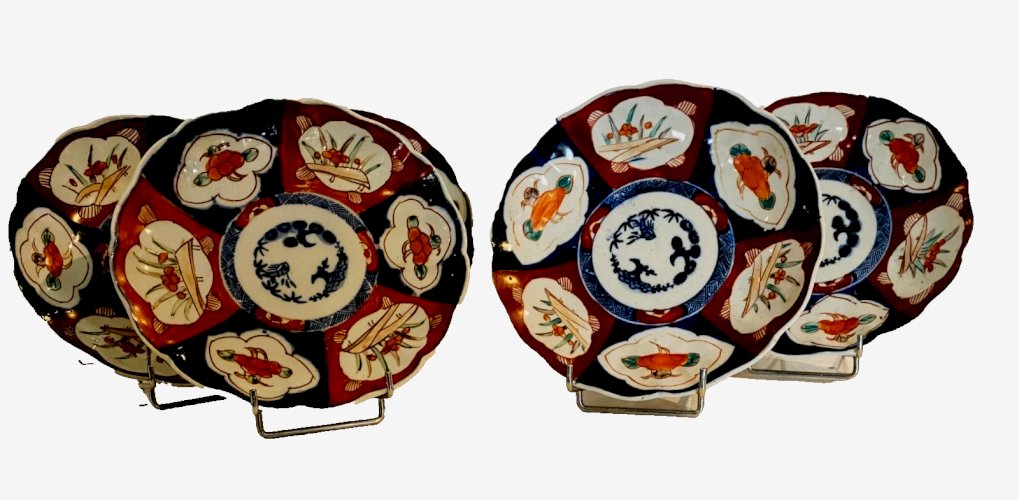 Suite de six assiettes a décor IMARI en porcelaine XIX siècle