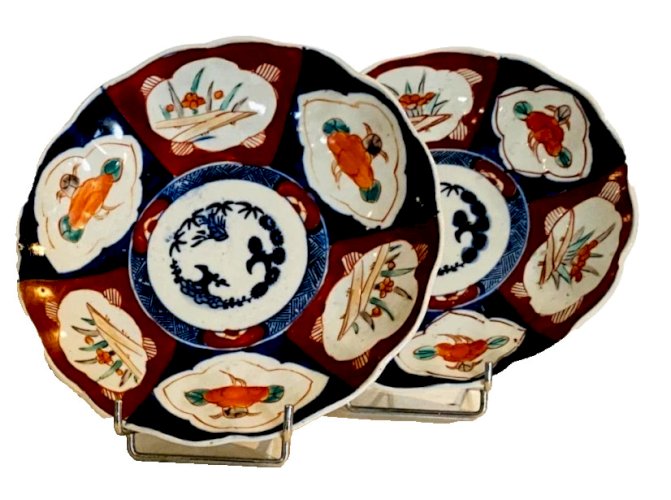 Suite de six assiettes a décor IMARI en porcelaine XIX siècle