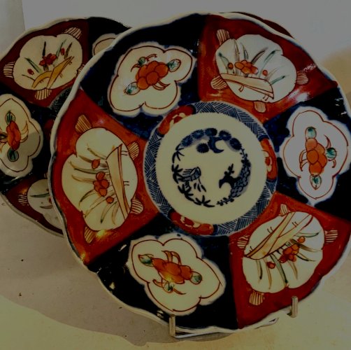 Suite de six assiettes a décor IMARI en porcelaine XIX siècle