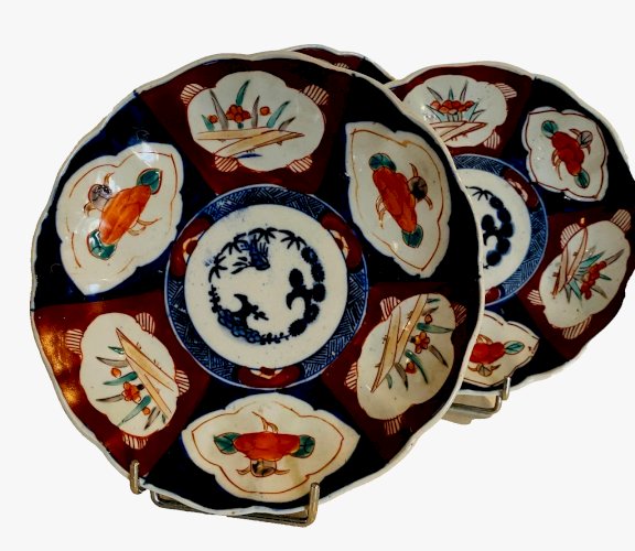 Suite de six assiettes a décor IMARI en porcelaine XIX siècle