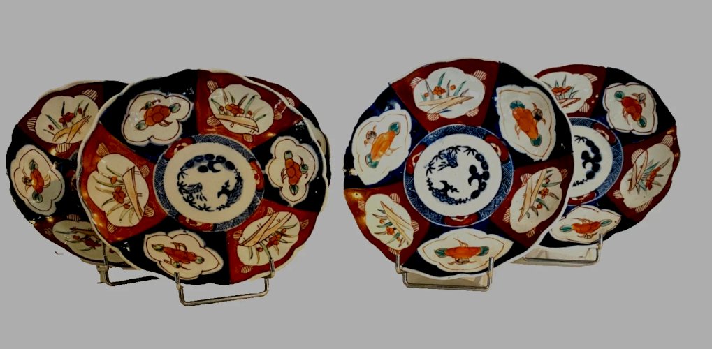 Suite de six assiettes a décor IMARI en porcelaine XIX siècle