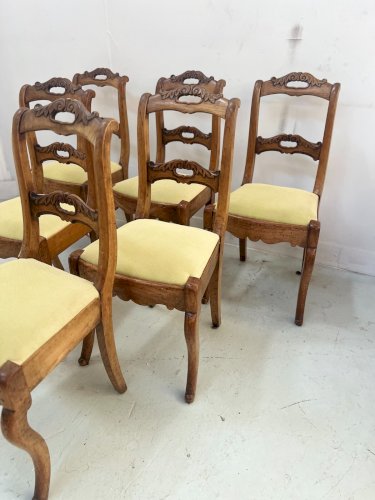 Suite de six chaises de style Louis Philippe en merisier XIX siècle