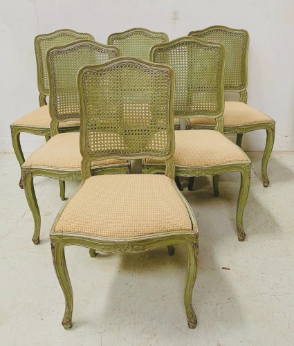 Suite de six chaises de style Louis XV en hetre laqué XX siècle