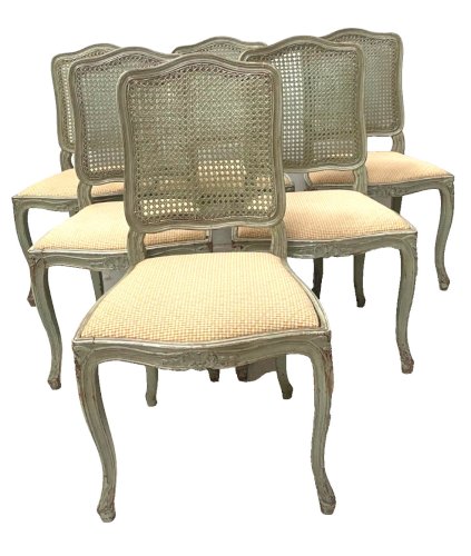 Suite de six chaises de style Louis XV en hetre laqué XX siècle