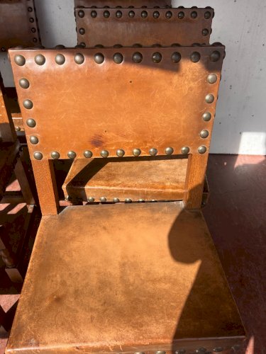 Suite de six chaises de style Renaissance en chene XX siècle