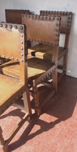 Suite de six chaises de style Renaissance en chene XX siècle