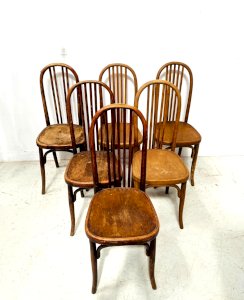 Suite de six chaises en bois courbé XX siècle