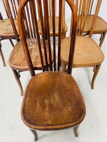 Suite de six chaises en bois courbé XX siècle