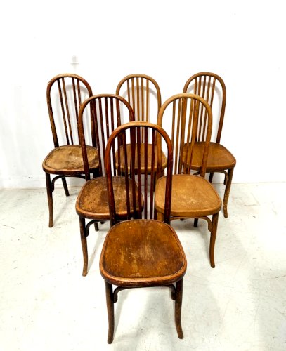 Suite de six chaises en bois courbé XX siècle