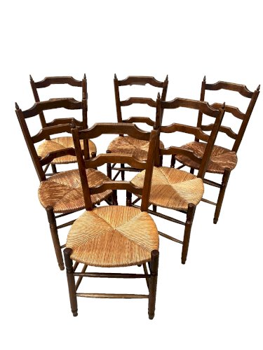 Suite de six chaises rustiques a assises en paille XX siècle