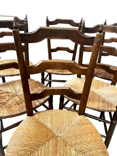 Suite de six chaises rustiques a assises en paille XX siècle