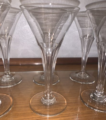 suite de six flûtes champenoises jambe creuse art déco verre soufflé taillé