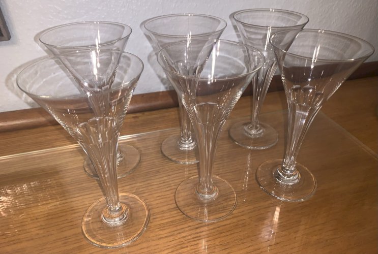 suite de six flûtes champenoises jambe creuse art déco verre soufflé taillé