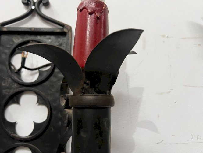 Suite de trois appliques de style renaissance en fer forgé XX siècle