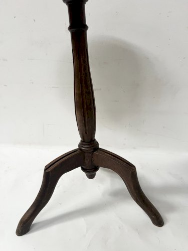 Suite de trois bout de canapé de style Louis XVI en bois et marbre XX siècle