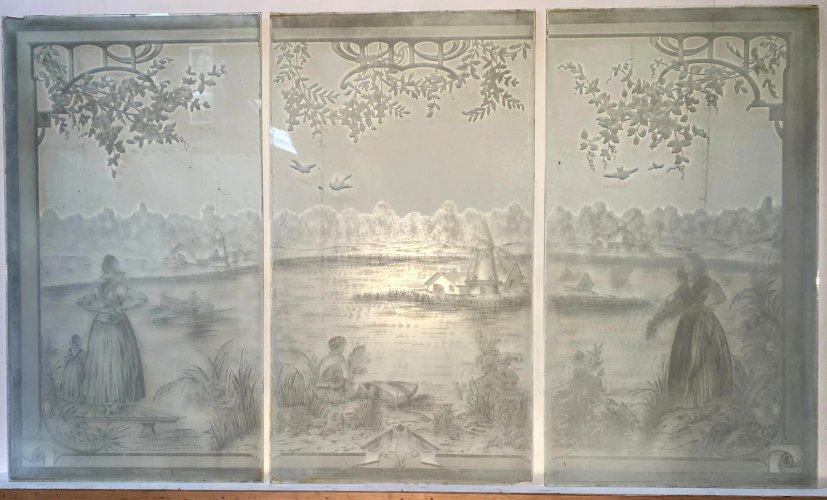 Suite de trois panneaux en verre gravé XX siècle
