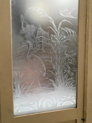 Suite de trois portes de séparation Art nouveau en bois et verre gravé XX siècle