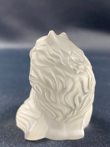 Sujet animalier en cristal dépoli signé Sèvres au chat