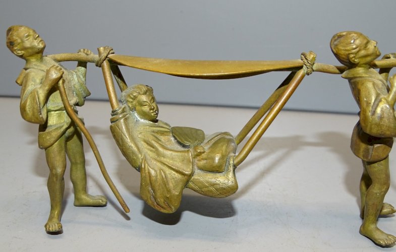 -SUJET BRONZE DECORATIF XIXe NAPOLEON III 2 PORTEURS 1 FEMME à l'EVENTAIL   D