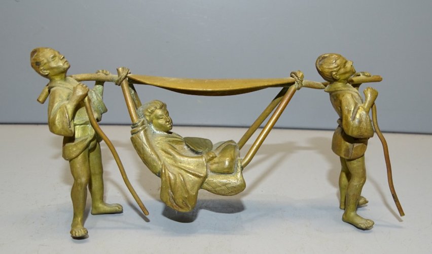 -SUJET BRONZE DECORATIF XIXe NAPOLEON III 2 PORTEURS 1 FEMME à l'EVENTAIL   D