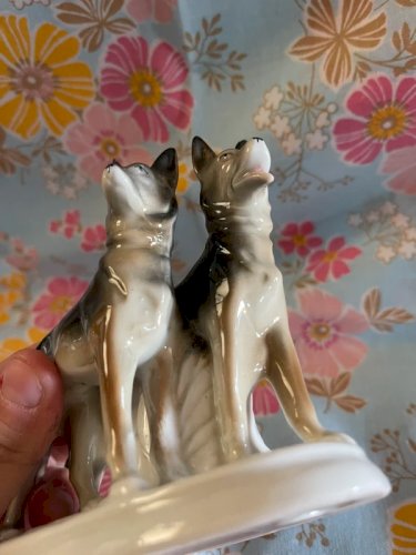 Sujet chien en porcelaine germany