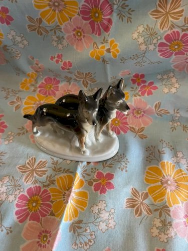 Sujet chien en porcelaine germany