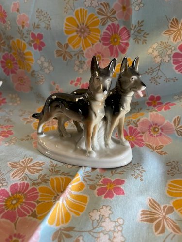 Sujet chien en porcelaine germany