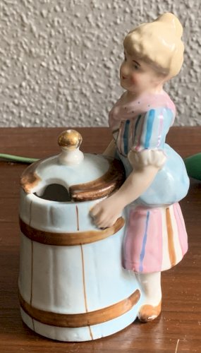 Sujet en porcelaine allemande moutardier XIXe
