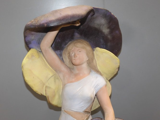 -SUJET JEUNE FEMME TERRE CUITE ART NOUVEAU signée L . VERGNANO ACCIDENTEE  D