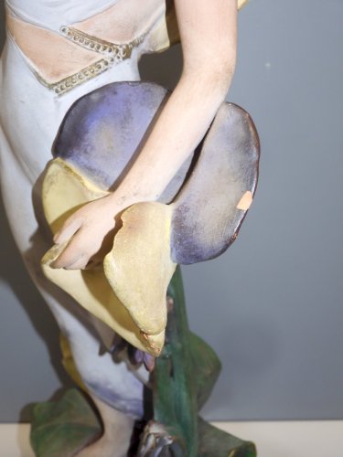 -SUJET JEUNE FEMME TERRE CUITE ART NOUVEAU signée L . VERGNANO ACCIDENTEE  D