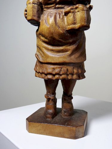 Sujet "La serveuse de bière" en bois sculpté Ludwig Roger Allemagne années 50