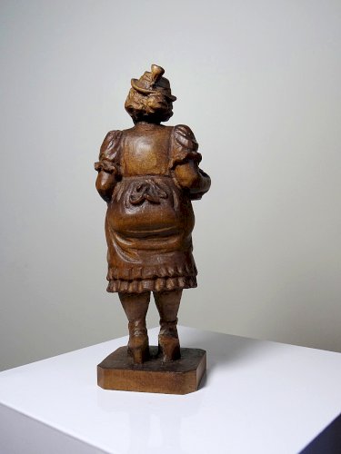 Sujet "La serveuse de bière" en bois sculpté Ludwig Roger Allemagne années 50