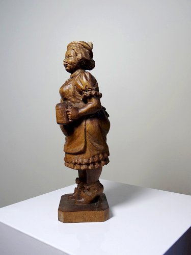 Sujet "La serveuse de bière" en bois sculpté Ludwig Roger Allemagne années 50