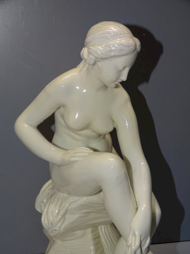 -SUJET PORCELAINE CAPODIMONTE BAIGNEUSE D'APRES FALCONET JUS de GRENIER    D