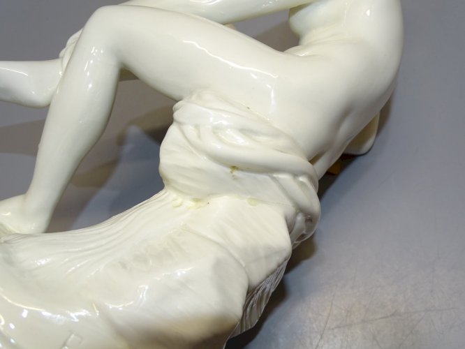 -SUJET PORCELAINE CAPODIMONTE BAIGNEUSE D'APRES FALCONET JUS de GRENIER    D