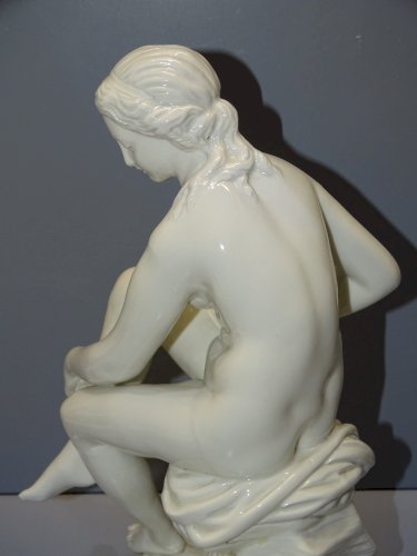 -SUJET PORCELAINE CAPODIMONTE BAIGNEUSE D'APRES FALCONET JUS de GRENIER    D