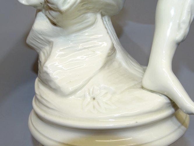 -SUJET PORCELAINE CAPODIMONTE BAIGNEUSE D'APRES FALCONET JUS de GRENIER    D