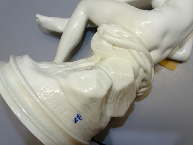 -SUJET PORCELAINE CAPODIMONTE BAIGNEUSE D'APRES FALCONET JUS de GRENIER    D