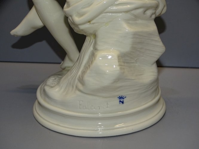 -SUJET PORCELAINE CAPODIMONTE BAIGNEUSE D'APRES FALCONET JUS de GRENIER    D