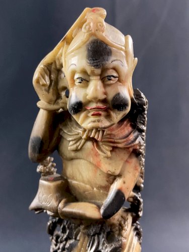 Sujet sculpté en Pierre de Lard au personnage Chine Extrême-Orient