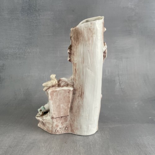 Sujet statuette figurine vase porcelaine biscuit Jeune fille allongé marqué 6760