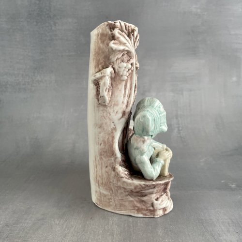 Sujet statuette figurine vase porcelaine biscuit Jeune fille allongé marqué 6760