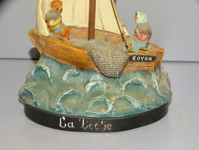 -SUJET TERRE CUITE L'ISLE ADAM SOUVENIR DE BORD DE MER LA PECHE ROYAN  D