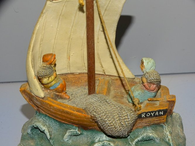 -SUJET TERRE CUITE L'ISLE ADAM SOUVENIR DE BORD DE MER LA PECHE ROYAN  D